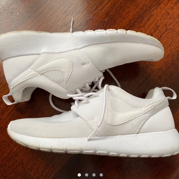 White Nike roches - Picture 1 of 3